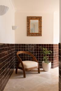 Spacious, seaside pied-à-terre with stunning views, opposite Cott beach & cafes