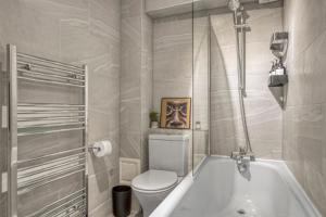 Parkside 3 Bed Apartment Hackney