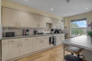 Parkside 3 Bed Apartment Hackney