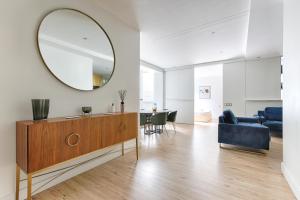 Luxury Apartment Montaigne Avenue 4P