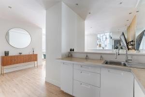 Luxury Apartment Montaigne Avenue 4P