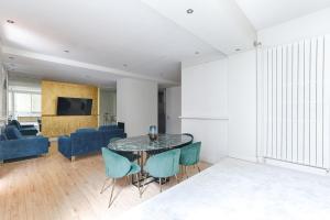 Luxury Apartment Montaigne Avenue 4P