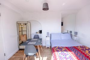 Glastonbury- Tor View- Studio