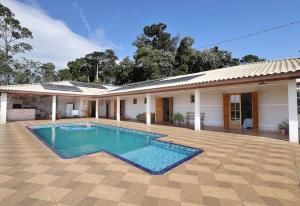 Chacara com piscina, churrasq e WiFi, pet friendly