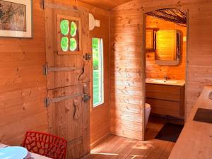 Tentes de luxe La Roulotte de l-Hermitage : photos des chambres