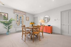 Chic 2 Bed Duplex Apartment in West London by 53 Degrees Property, Great Location!