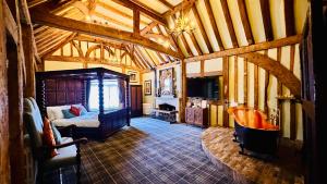 King Suite room in The Ostrich Inn London Heathrow