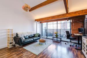 Central MCR 2BR 2BA, Parking, WiFi, Full Kitchen