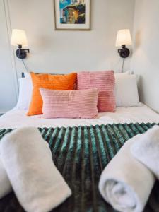 4-Bed Work Retreat | Dover | Wi-Fi & Parking