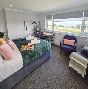 4-Bed Work Retreat | Dover | Wi-Fi & Parking