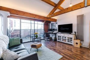 Central MCR 2BR 2BA, Workspace, WiFi, Full Kitchen