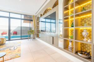 Stylish Villa with Private Pool, Near Clubhouse, Jumeirah Golf Estates by Deluxe Holiday Homes