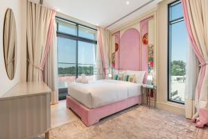 Stylish Villa with Private Pool, Near Clubhouse, Jumeirah Golf Estates by Deluxe Holiday Homes