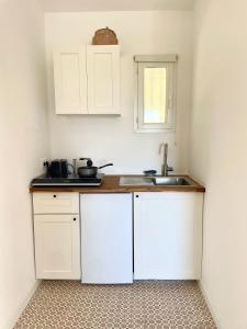 Studio avec terrasse, parking et clim à 10 min à pied du vieux port