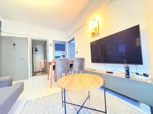 Modern Designer Flat in Cihangir, 2BA, 5Beds, AC, Lift