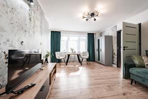 Ciemnozielony Apartament 3city w Gdyni Niedaleko Plaży by Noclegi Renters