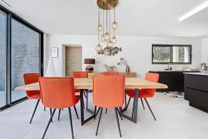 Maisons de vacances Modern villa with pool : photos des chambres
