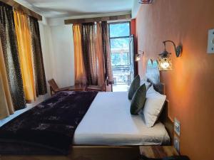 Hotel Sri venkateswara Ocean Inn - 4-gwiazdkowe hotele w mieście Manāli