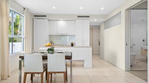 Shoreside Apartment at 201