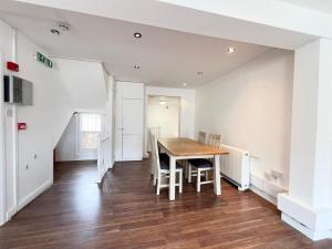 The Brixton Vining Street 4-Bed Urban Retreat BT7