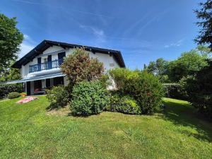 Villa Basque piscine chauffée jardin verdoyant