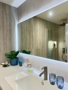 3P neuf et climatisé Nice le Port à 9mn de la mer