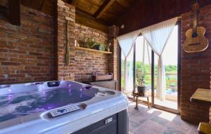 Holiday Home Blackrock Siscia by Villas Guide