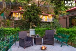 StayVista at Belmont House with Bonfire, Gazebo