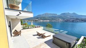 Azurno Pristaniste 3