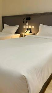 فندق ليلة واحدة - One night hotel