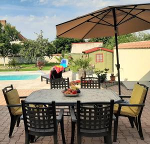 Villas Villa charmante a Villedieu-sur-Indre avec piscine privee : photos des chambres