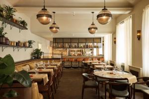 Sir Prague, part of Sircle Collection