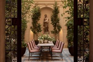 Sir Prague, part of Sircle Collection