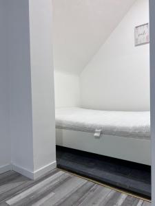 ROYAL RACiNG SUITE TOP 6