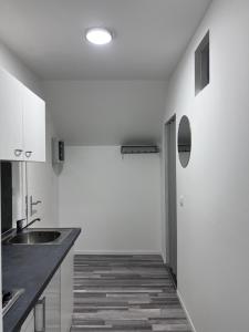 ROYAL RACiNG SUITE TOP 6