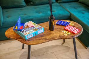 STUNNING Garden House Prime Location W Private Parking