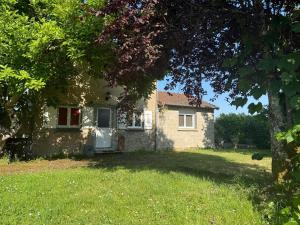 Maison familiale à Fresselines, jardin, rivière