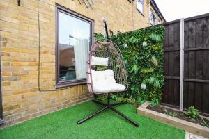 STUNNING Garden House Prime Location W Private Parking