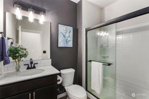 Inactive 19932 Stylish Spacious 5BR3BA Home in Spanaway