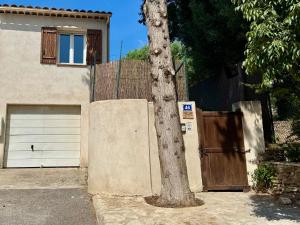 Studio avec terrasse, parking et clim à 10 min à pied du vieux port