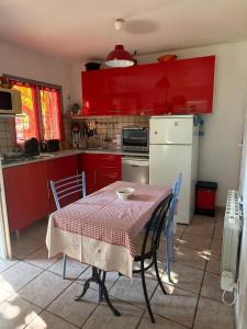 Maisons de vacances Maison familiale a Fresselines, jardin, riviere : photos des chambres