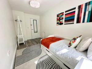 3 bed Flat in Manchester with Parking