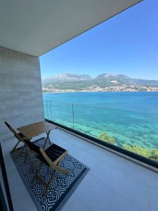 Azurno Pristaniste 1