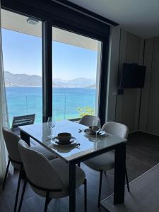 Azurno Pristaniste 1