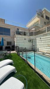 Mini penthouse pool kinamon 3 bedrooms - 4-star hotels in Eilat