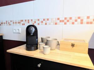 Gemütliches Apartment - hochwertiges Boxspringbett, privater Parkplatz, Terrasse, komplette Küche, WLAN, 40 Zoll HD TV