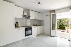 LA VILLA DES FLEURS en duplex avec jardin et piscine