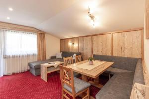 Comfort Apartment Ötztal (4 Adults) room in Panorama Appartements