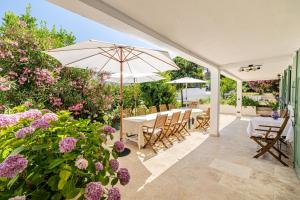 LA VILLA DES FLEURS en duplex avec jardin et piscine