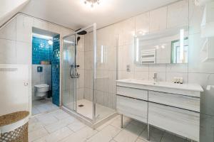 Villas LA VILLA DES FLEURS en duplex avec jardin et piscine : photos des chambres